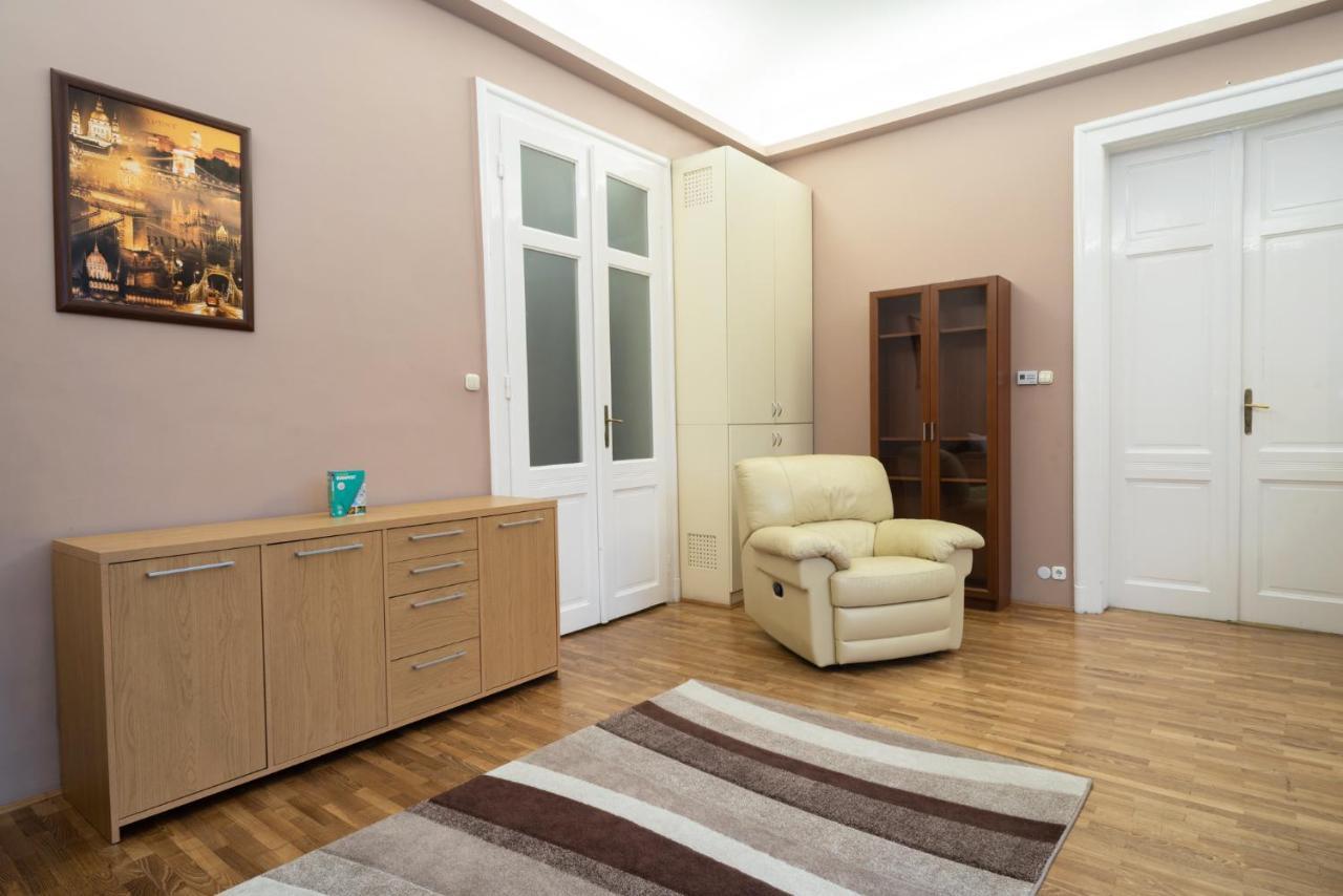 Kiraly Central Apartment With Free Parking And Ac Budapest Bagian luar foto